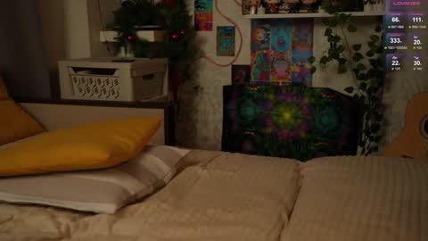 Snapshot of charmings_054 chatting on 01/17/25, 07:27 Belle and Miley online show from 01/17/25, 07:27