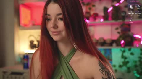 Snapshot of charmings_054 chatting on 02/13/25, 05:22 Belle and Miley online show from 02/13/25, 05:22