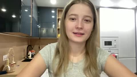 Sarah online show from 09/13/25, 03:45