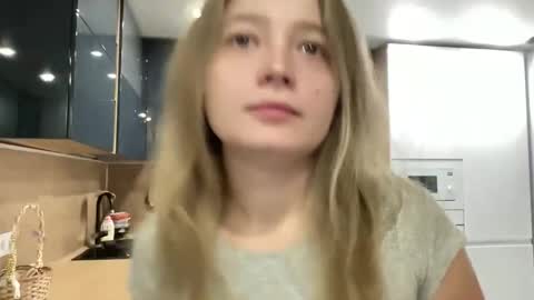 Sarah online show from 09/14/25, 03:00