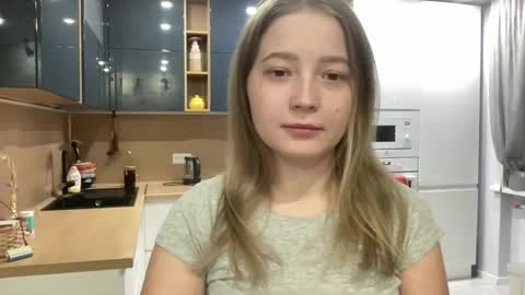 Sarah online show from 09/16/25, 03:57