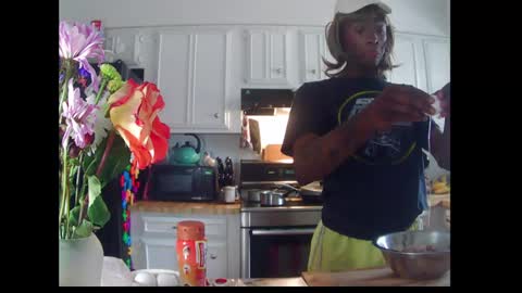 Snapshot of charr1barr chatting on 02/11/25, 10:28 Miss Chocolate online show from 02/11/25, 10:28