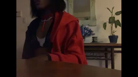 Snapshot of charr1barr chatting on 09/20/25, 12:33 Miss Chocolate online show from 09/20/25, 12:33