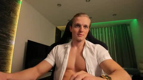 Snapshot of chasereed_ chatting on 10/25/25, 07:30 Chase Reed online show from 10/25/25, 07:30