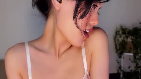 JASMINE   usually going live about 2 am UTC  online show from 09/24/25, 02:26