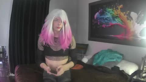 Sarah online show from 10/19/25, 04:13