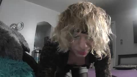 Sarah online show from 10/23/25, 02:44