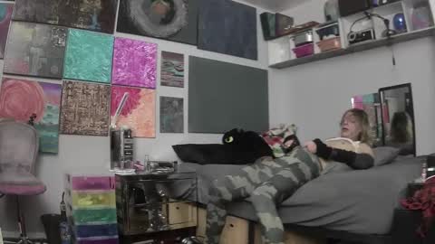 Sarah online show from 04/15/26, 07:37