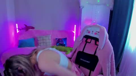 Snapshot of chatur_lady_ chatting on 06/17/26, 02:14 Betty online show from 06/17/26, 02:14