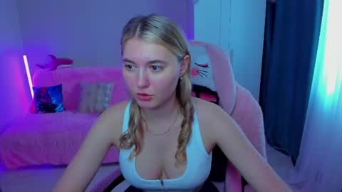 Snapshot of chatur_lady_ chatting on 07/29/26, 02:21 Betty online show from 07/29/26, 02:21