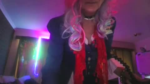 We Chat online show from 10/15/25, 02:22