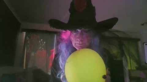 We Chat online show from 10/24/25, 03:36