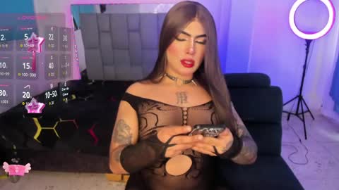 Snapshot of chaturmodels chatting on 06/06/26, 06:23 Sophie online show from 06/06/26, 06:23
