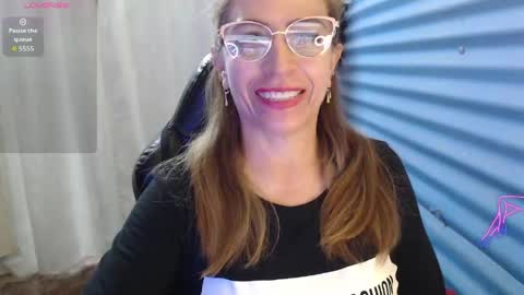 CHAYLA VICTORIA RUIZ  online show from 04/25/26, 07:55
