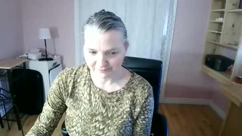 Snapshot of chealsiek chatting on 04/26/26, 12:58 chealsiek online show from 04/26/26, 12:58