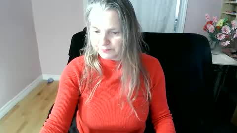 Snapshot of chealsiek chatting on 05/27/26, 02:25 chealsiek online show from 05/27/26, 02:25