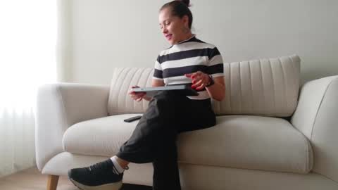 Regina Phalange online show from 11/18/25, 08:57