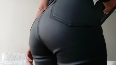 Snapshot of cheek_chic12 chatting on 05/14/26, 09:54 Regina Phalange online show from 05/14/26, 09:54