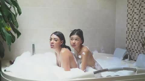 Snapshot of cheeseburgerjesus chatting on 01/05/25, 06:02 Cheesburger Jesus and whoever showed up. online show from 01/05/25, 06:02