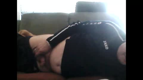 Snapshot of cheesy4444 chatting on 02/11/25, 12:05 Tom online show from 02/11/25, 12:05