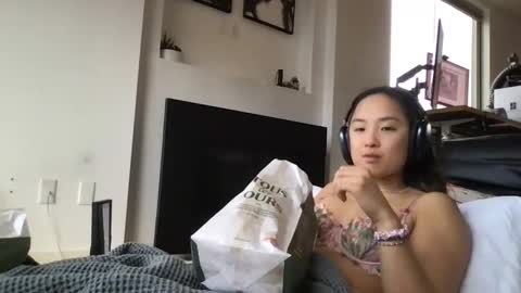 chellybear101 online show from 12/24/24, 06:28