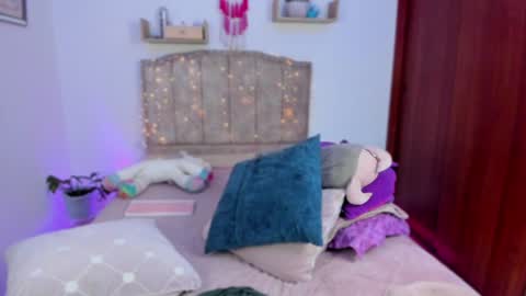 Snapshot of cherries_and_wine_ chatting on 12/14/24, 08:40 cherries_and_wine_ online show from 12/14/24, 08:40