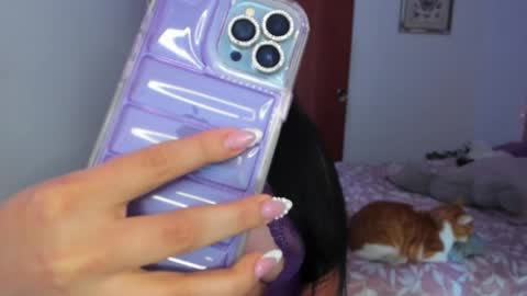 Snapshot of cherries_and_wine_ chatting on 01/21/25, 08:11 cherries_and_wine_ online show from 01/21/25, 08:11