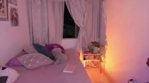 Snapshot of cherries_and_wine_ chatting on 09/27/25, 05:45 cherries_and_wine_ online show from 09/27/25, 05:45