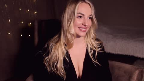 Snapshot of cherry_bomb19 chatting on 01/19/25, 04:57 CherryBomb online show from 01/19/25, 04:57