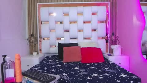 Snapshot of cherry_mew chatting on 02/21/25, 09:24 Cherry Mew and jean online show from 02/21/25, 09:24