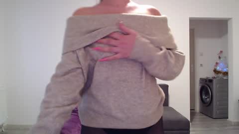 Snapshot of cherry_pie95 chatting on 12/23/24, 07:17 Sherry online show from 12/23/24, 07:17