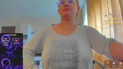 mayra online show from 10/28/25, 11:47