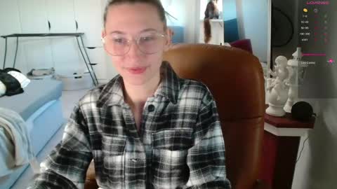 Leonie online show from 04/17/26, 06:49