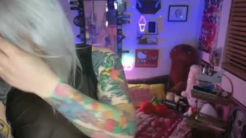 CherryBombBomb online show from 01/04/25, 06:52