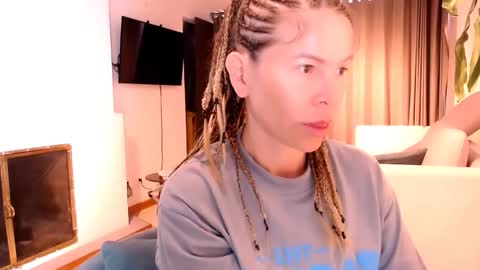 Anna online show from 02/02/26, 01:10