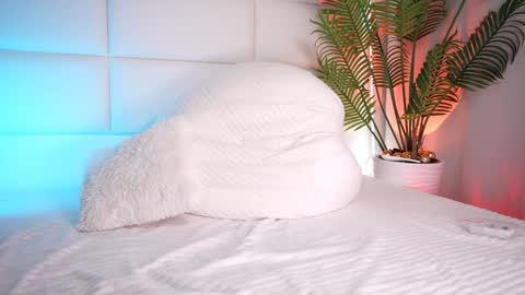 Julia online show from 01/13/25, 01:56