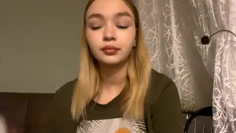 Lei online show from 12/16/25, 02:33