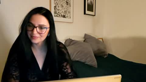 Snapshot of cherryluxe_ chatting on 05/20/26, 07:20 Kira online show from 05/20/26, 07:20
