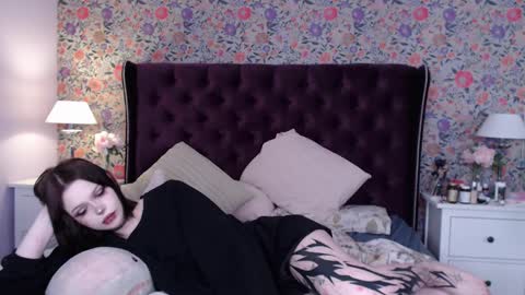 amelia online show from 12/14/24, 12:12