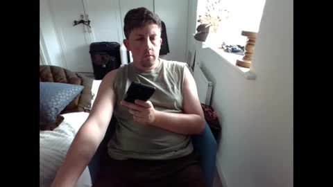 Snapshot of cheshireguy32 chatting on 06/01/26, 08:27 cheshireguy32 online show from 06/01/26, 08:27