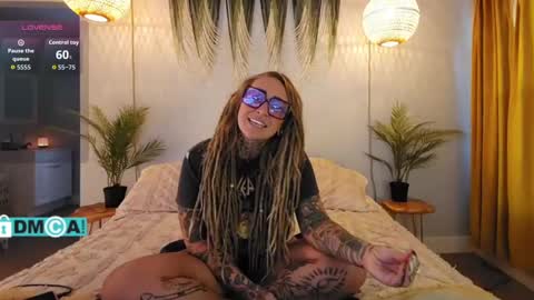 Snapshot of cheviblue chatting on 09/17/25, 01:13 Chevi Blue online show from 09/17/25, 01:13