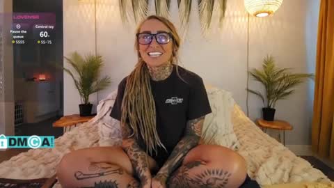 Snapshot of cheviblue chatting on 09/25/25, 03:05 Chevi Blue online show from 09/25/25, 03:05