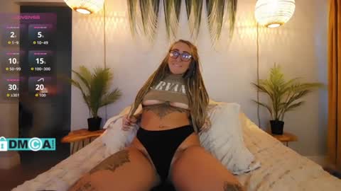 Snapshot of cheviblue chatting on 09/29/25, 01:27 Chevi Blue online show from 09/29/25, 01:27