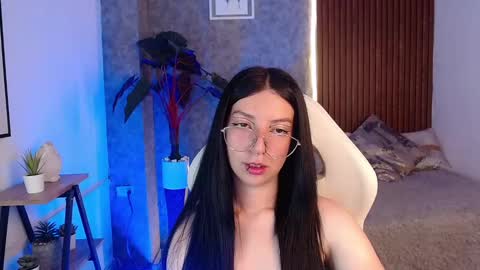 Snapshot of chiaraa_fiore chatting on 03/06/25, 08:37 Chiara online show from 03/06/25, 08:37