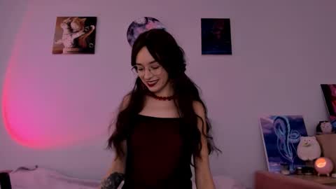 Vivian online show from 10/25/25, 05:40