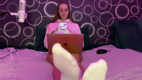 Snapshot of chillgoddess chatting on 12/08/24, 01:25 Goddess Vika - owner of all ur money online show from 12/08/24, 01:25