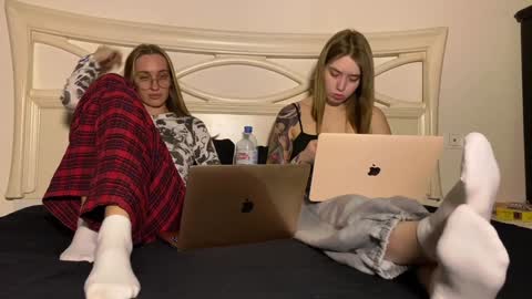 Snapshot of chillgoddess chatting on 12/28/24, 06:40 Goddess Vika - owner of all ur money online show from 12/28/24, 06:40