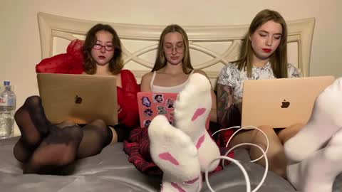 Snapshot of chillgoddess chatting on 12/31/24, 02:25 Goddess Vika - owner of all ur money online show from 12/31/24, 02:25