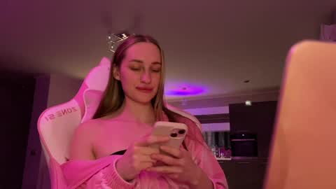 Snapshot of chillgoddess chatting on 01/23/25, 08:24 Goddess Vika - owner of all ur money online show from 01/23/25, 08:24