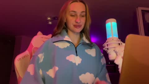 Snapshot of chillgoddess chatting on 01/24/25, 05:21 Goddess Vika - owner of all ur money online show from 01/24/25, 05:21